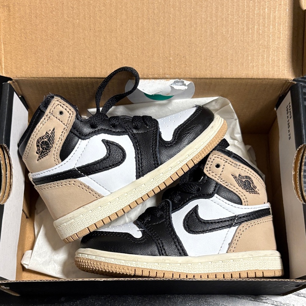 Jordan 1 Retro High's- Black and White